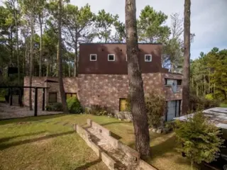 Casa + gran casa taller en Cariló. Casa en Venta. foto 1