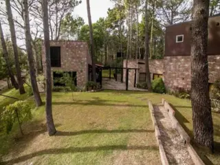 Casa + gran casa taller en Cariló. Casa en Venta. foto 5