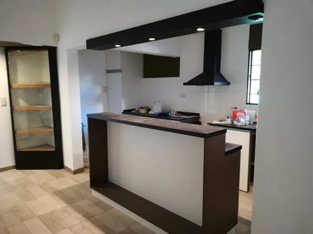 HERMOSA , AMPLIA Y CÓMODA PROPIEDAD EN VENTA EN UNO DE LOS MEJORES BARRIOS DE LA CIUDAD DE VILLA CARLOS PAZ