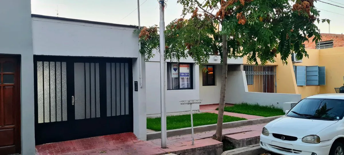 VENTA CASA CÉNTRICA, APTA CREDITO, SAN RAFAEL-MZA foto 2