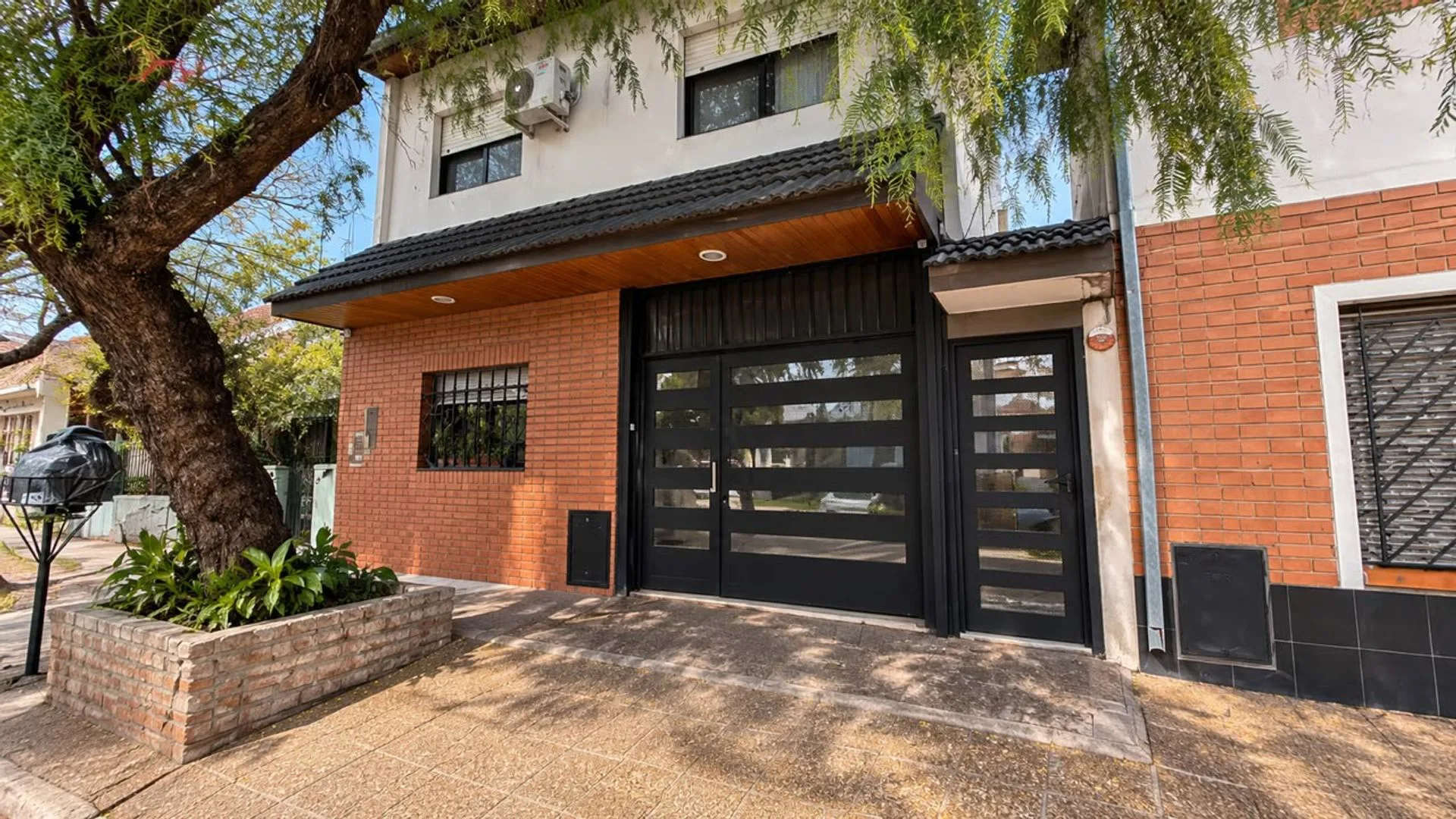 Venta Casa multifamiliar c/ quincho patio cochera