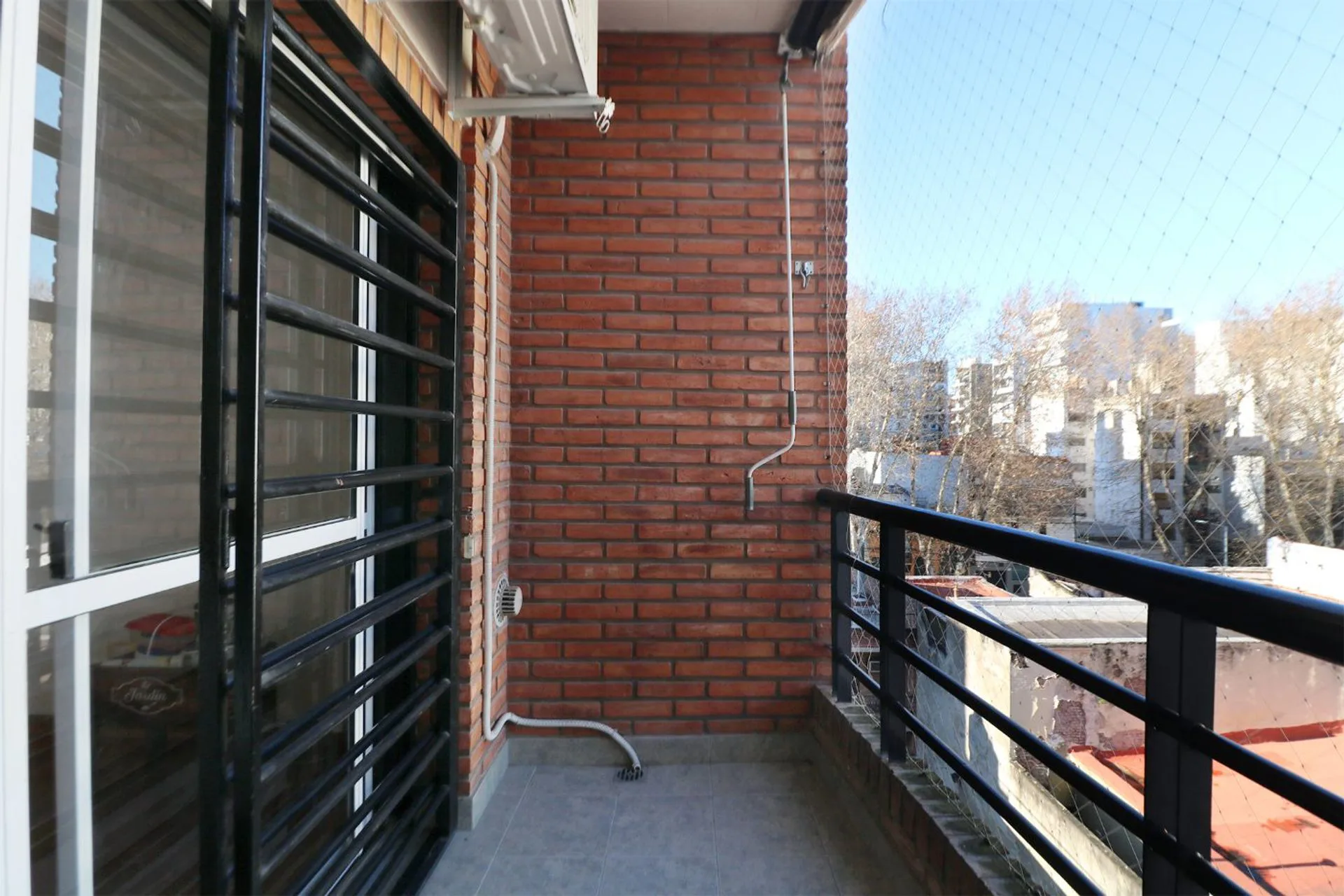 3 AMBIENTES CFTE LUMINOSO CON BALCON V CRESPO foto 3