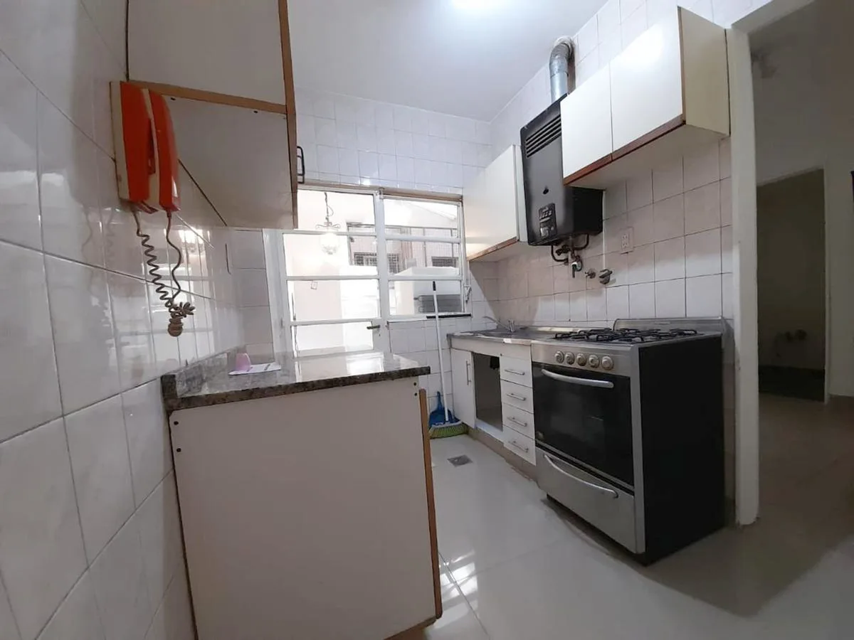 Venta Depto 4 ambientes patio y balcón Balvanera foto 3