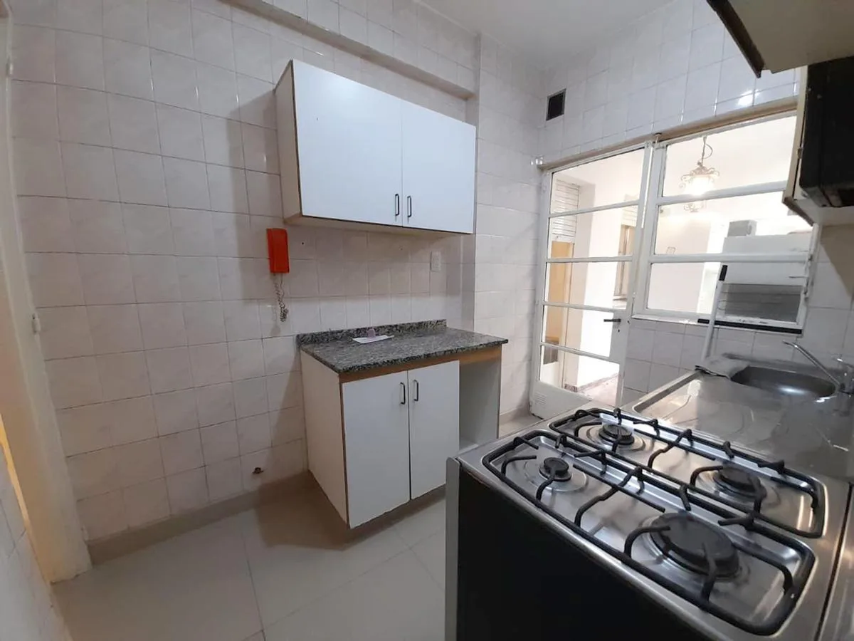 Venta Depto 4 ambientes patio y balcón Balvanera foto 4