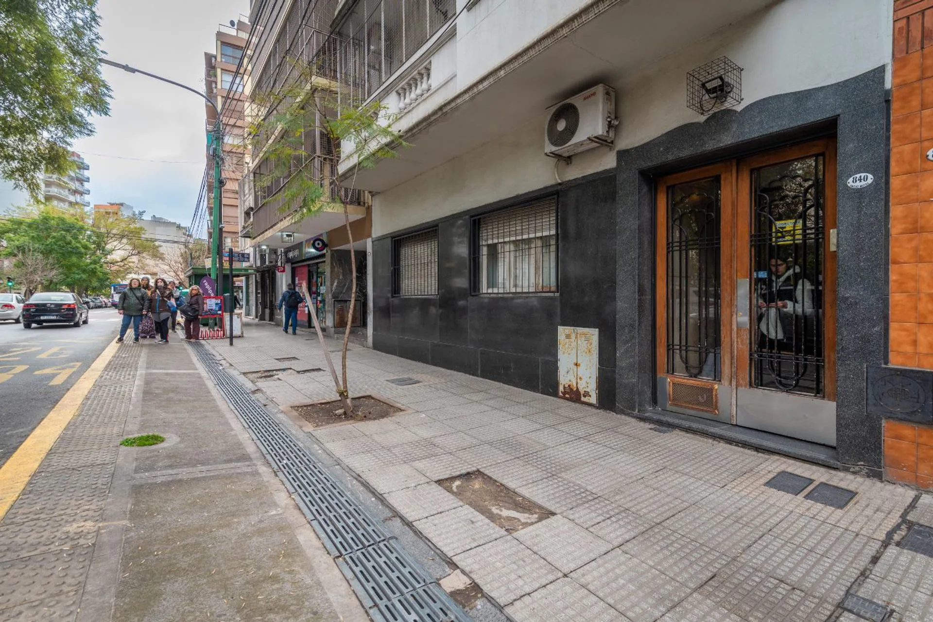 Venta PH 3amb. 2 baños frente al Parque Chacabuco. foto 3