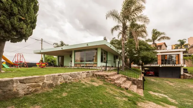 CHALET EN VENTA CON PILETA. EXCELENTE VISTA PANORAMICA