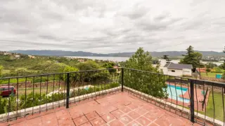 CHALET EN VENTA CON PILETA. EXCELENTE VISTA PANORAMICA foto 3