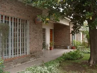 Casa en Venta en Villa de Mayo,sobre avenida. Ideal emprendimiento. 900 mts de lote foto 1
