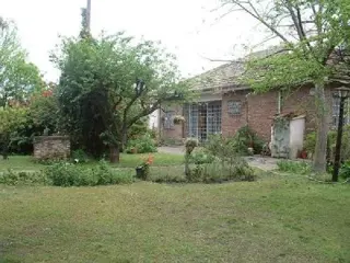 Casa en Venta en Villa de Mayo,sobre avenida. Ideal emprendimiento. 900 mts de lote foto 2
