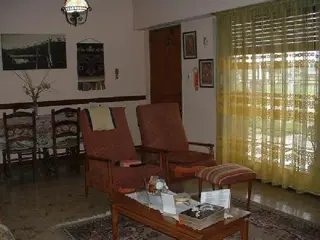 Casa en Venta en Villa de Mayo,sobre avenida. Ideal emprendimiento. 900 mts de lote foto 4