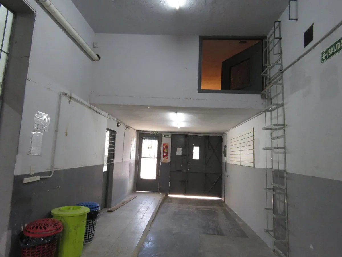 ALQUILER COMERCIAL GALPON - DEPOSITO EN BOEDO foto 3