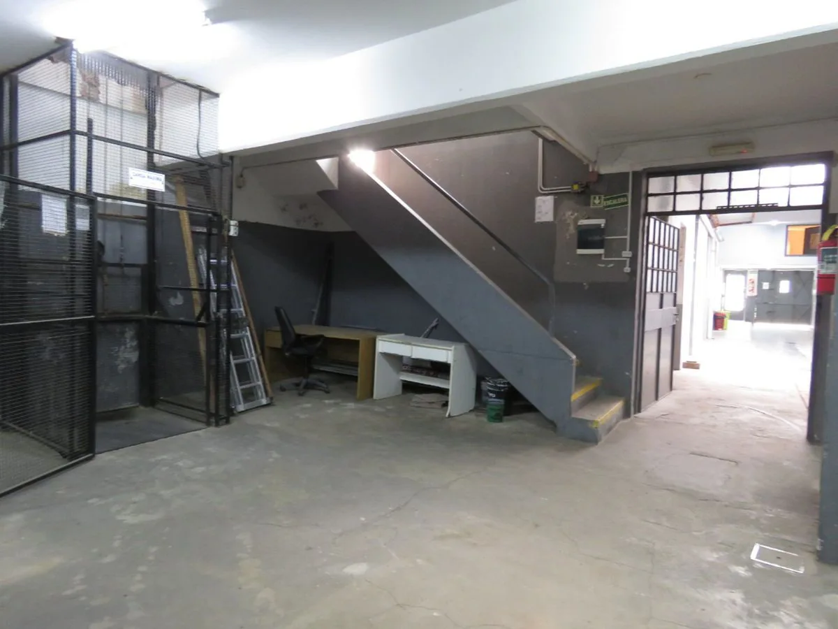 ALQUILER COMERCIAL GALPON - DEPOSITO EN BOEDO foto 4