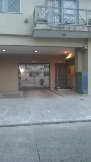 EXCELENTE DEPARTAMENTO DE 2 AMBIENTES foto 2