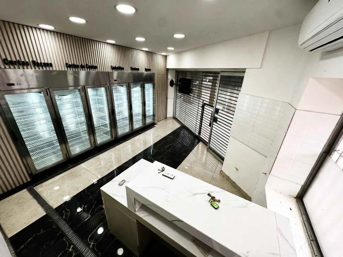 LOCAL COMERCIAL EN VENTA foto 2