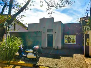 SE VENDE EXCELENTE PROPIEDAD DE 4 AMBIENTES EN FLORIDA MITRE PH AL FRENTE SOBRE LOTE DE 270M2. foto 1