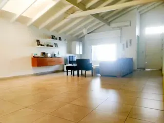 SE VENDE EXCELENTE PROPIEDAD DE 4 AMBIENTES EN FLORIDA MITRE PH AL FRENTE SOBRE LOTE DE 270M2. foto 3