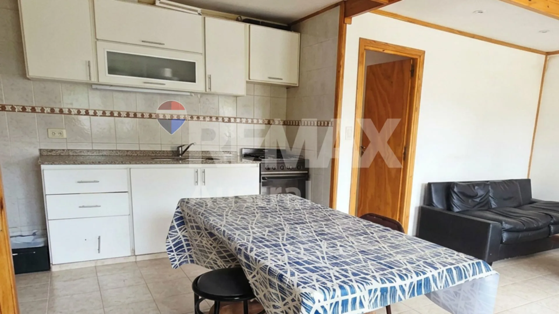 TERRENO 1000MT2 CON DOS VIVIENDAS BARRIO ARENALES