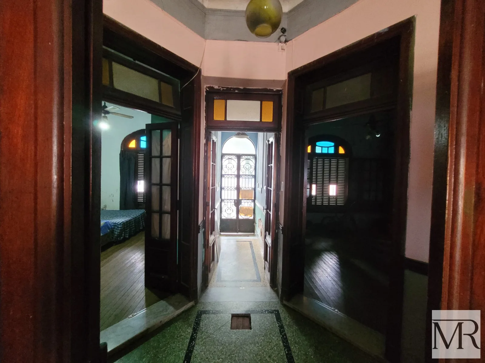 NUEVO PRECIO Casa a refaccionar con Gran Cochera sobre dos lotes propios! Lanus Centro Gran Oportunidad. foto 4