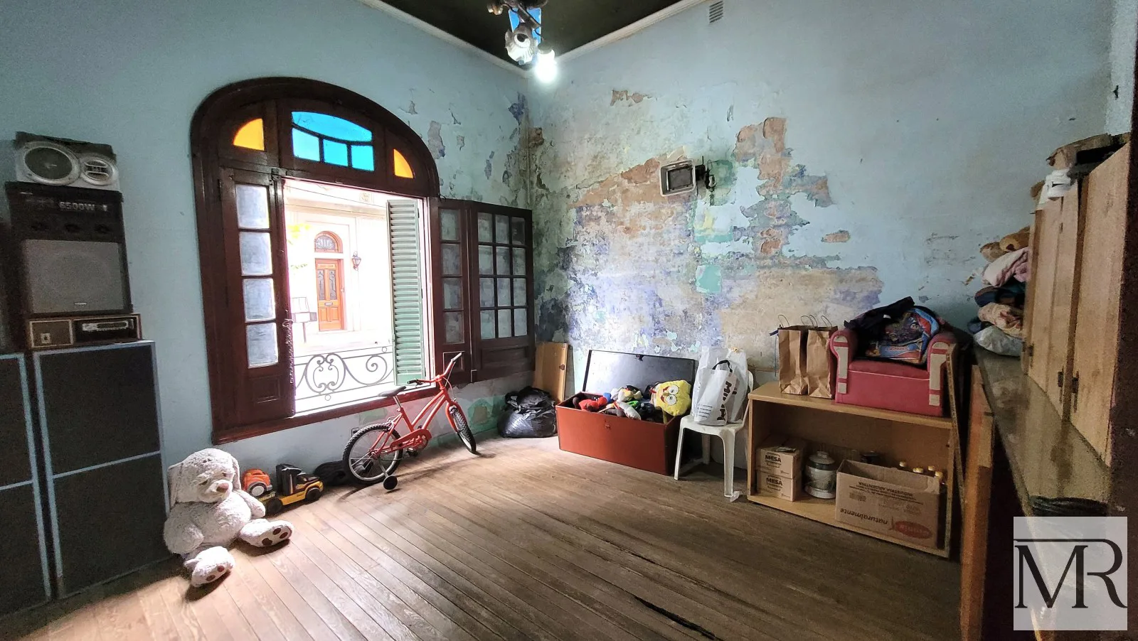NUEVO PRECIO Casa a refaccionar con Gran Cochera sobre dos lotes propios! Lanus Centro Gran Oportunidad. foto 5