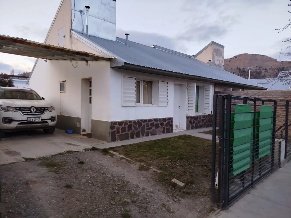 Casa en Esquel foto 2