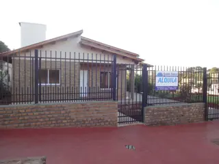 GUIDEK STASIUK PROPIEDADES ALQUILA CASA DE DOS DORMITORIOS foto 1