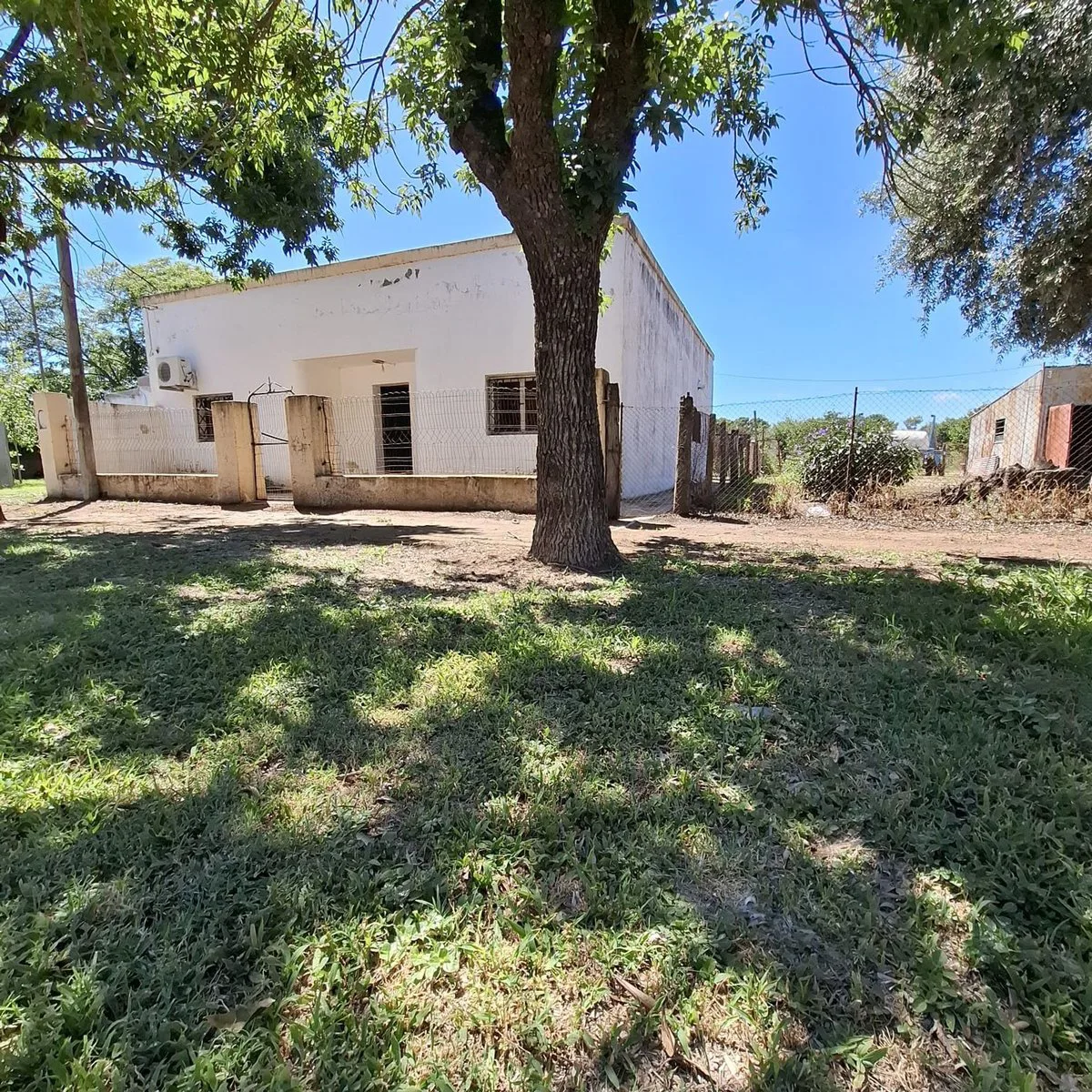 VENTA CASA 3 DORM C/ GALPON Y TERRENO DE 1200 MTS2 foto 2