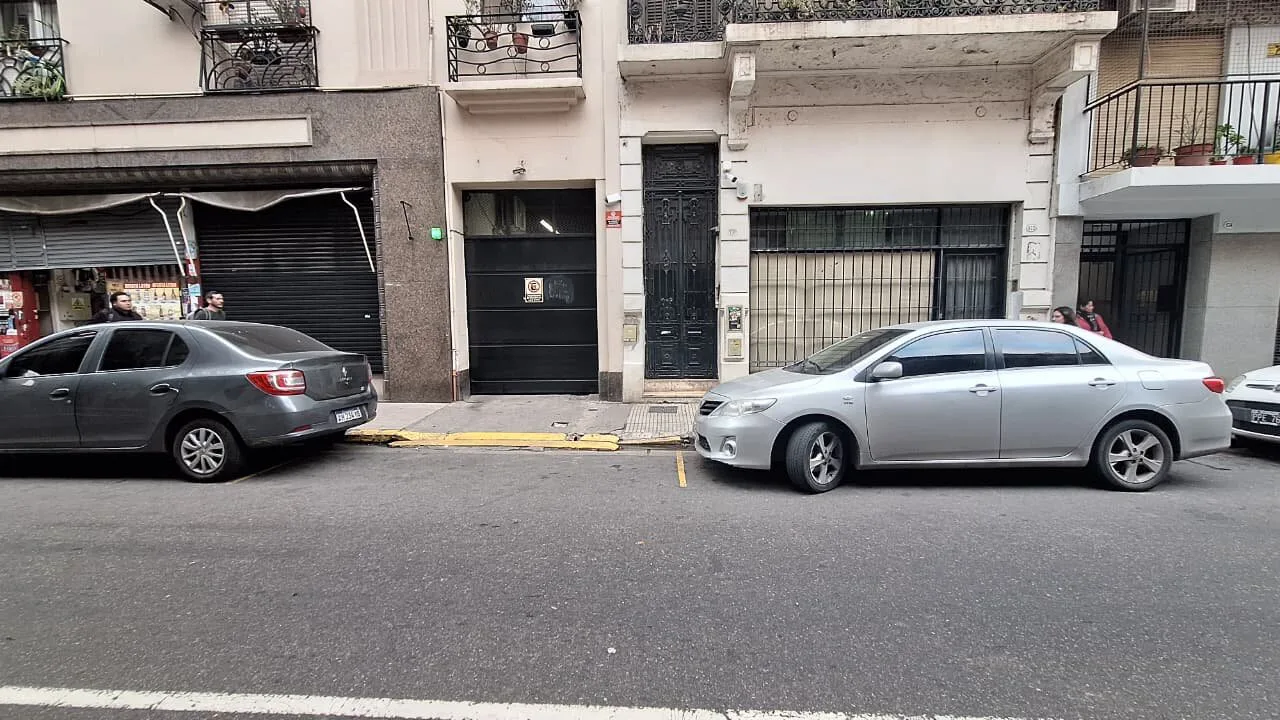Venta de Cochera Fija y Cubierta - Excelente Ubicación foto 2