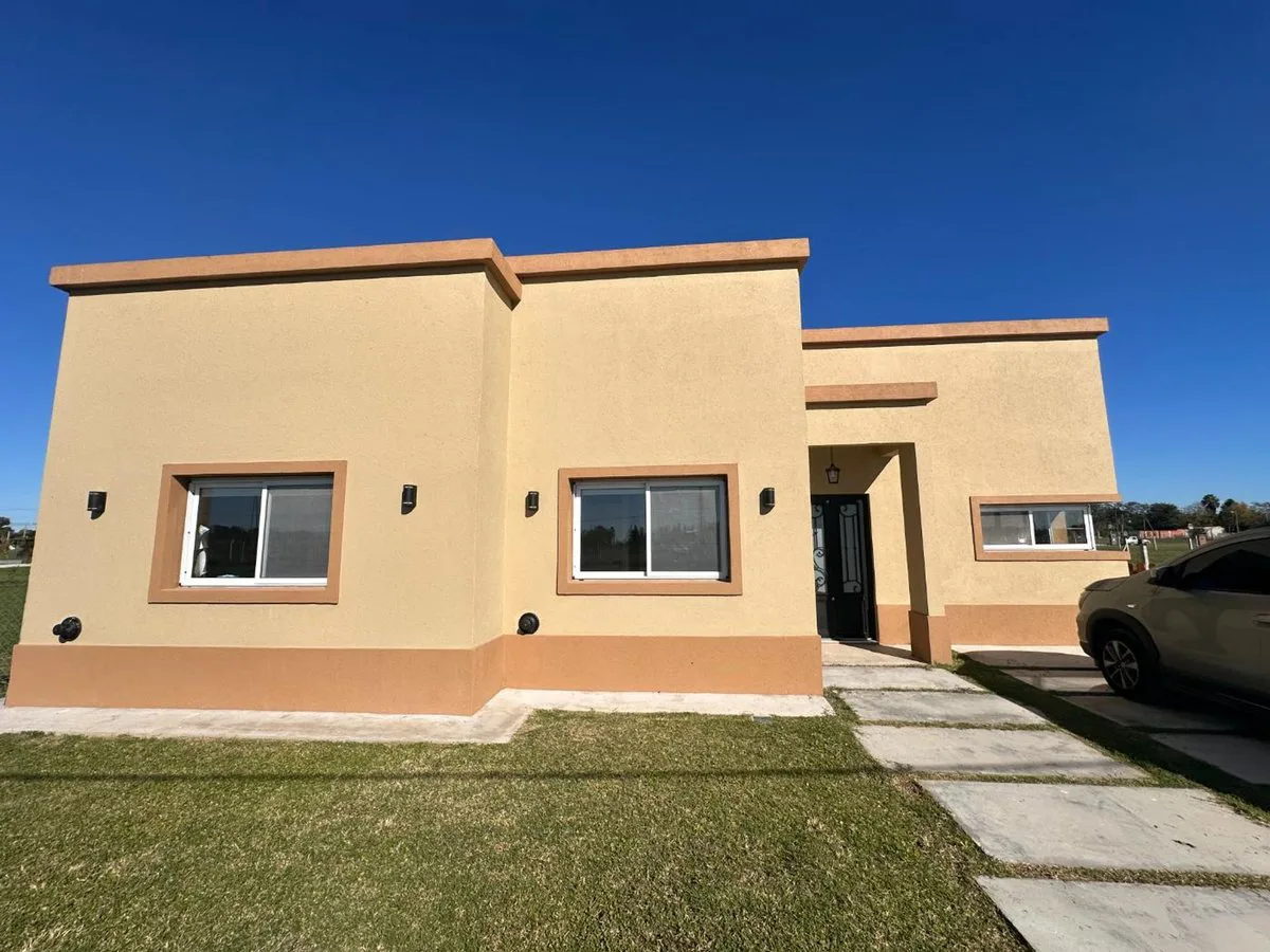 VENTA DE CASA DE 4 AMBIENTES C/PILETA EN CAÑUELAS foto 2