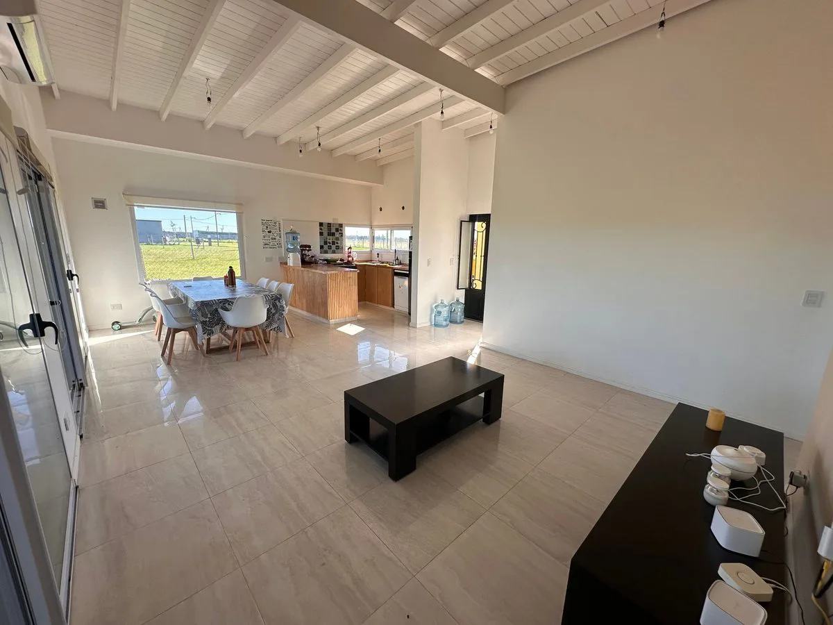 VENTA DE CASA DE 4 AMBIENTES C/PILETA EN CAÑUELAS foto 4