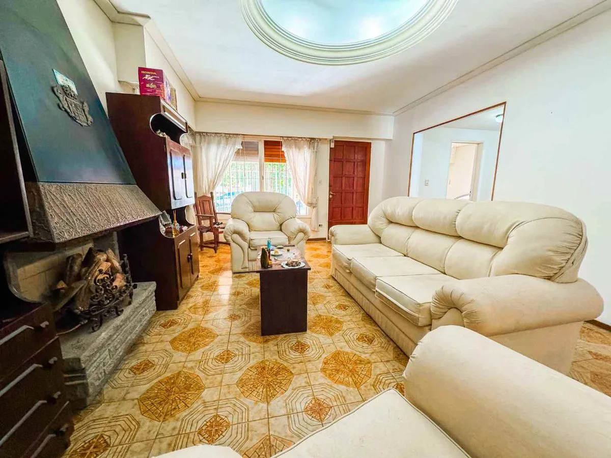 VENTA CASA 5 AMBIENTES EN RAMOS MEJIA foto 2