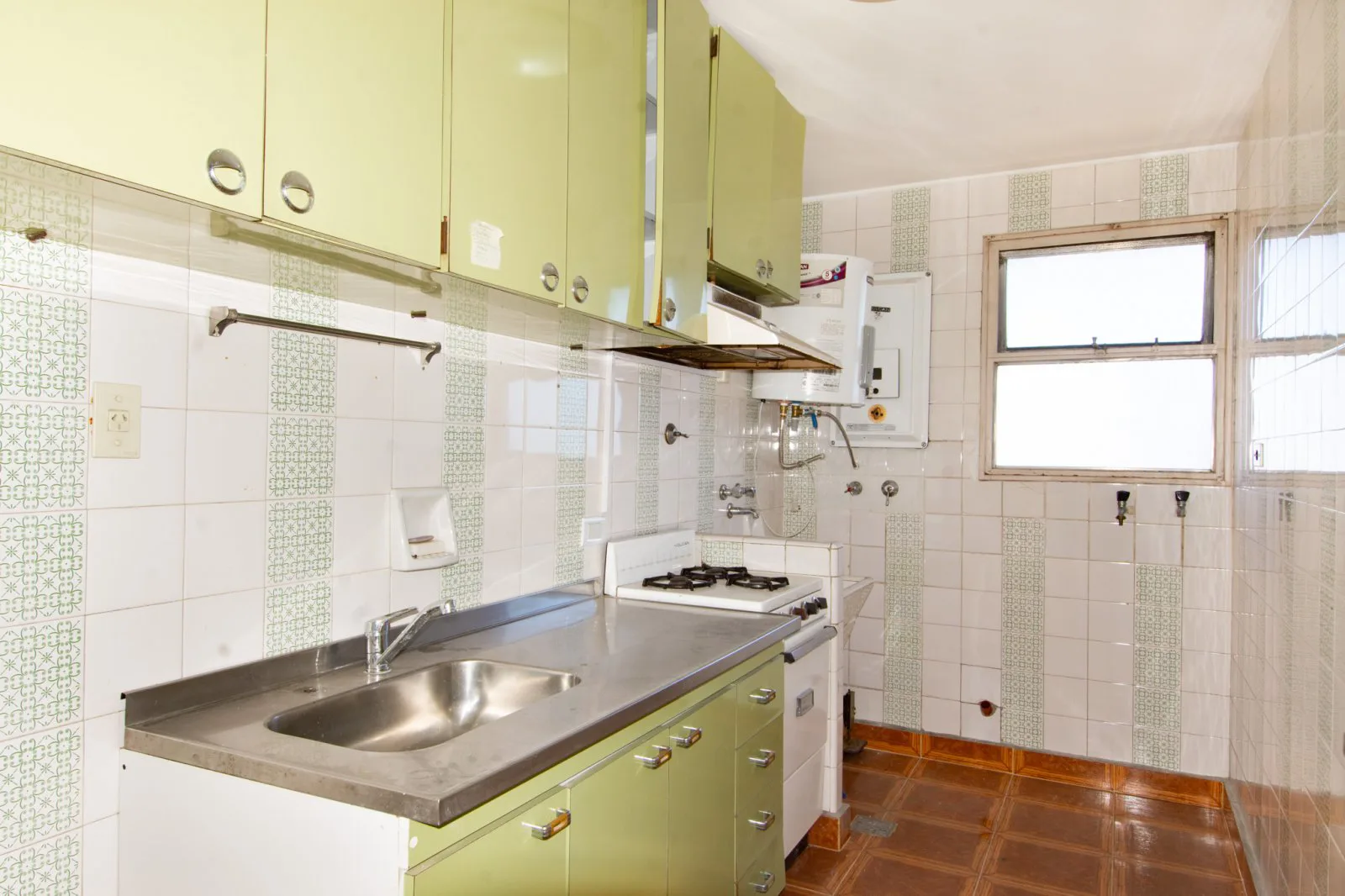 DEPARTAMENTO 2 AMBIENTES FRENTE CON COCHERA Y 2 BAULERAS