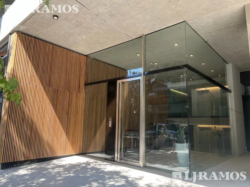 Venta Departamento 3 ambientes Coghlan con balcón foto 2