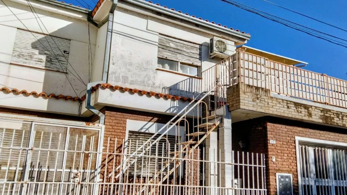 SE VENDE CASA DE 2 DORMITORIOS EN BARRIO ROMA foto 2