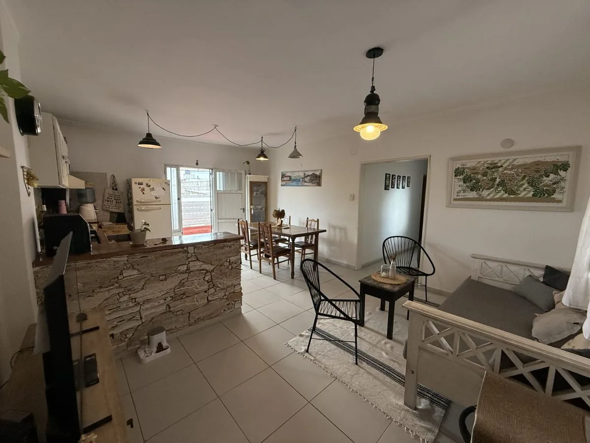 SE VENDE CASA DE 2 DORMITORIOS EN BARRIO ROMA foto 4