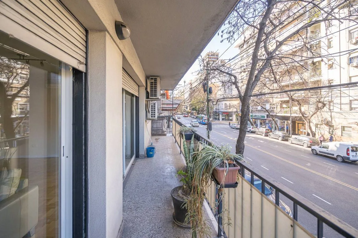 DEPTO 4 AMB VENTA BELGRANO BALCON COCHERA DEPENDEN foto 3
