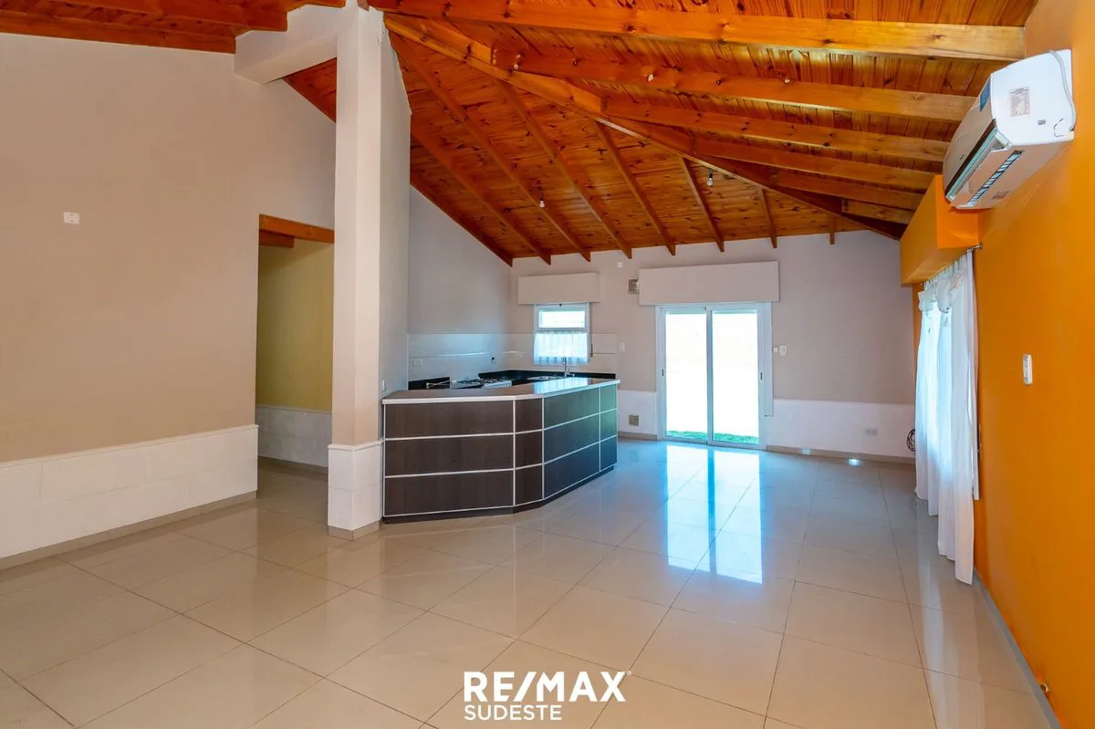 Hermosa y amplia casa en venta en Punta Alta foto 2