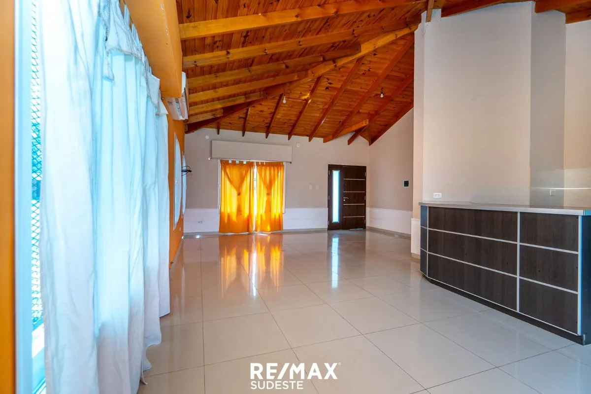 Hermosa y amplia casa en venta en Punta Alta foto 3