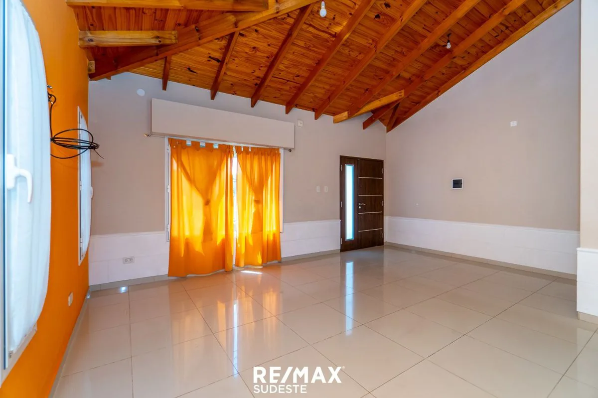 Hermosa y amplia casa en venta en Punta Alta foto 4