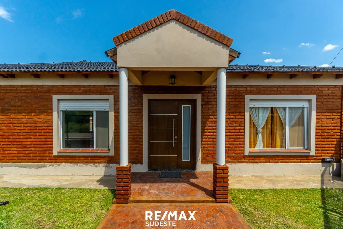 Hermosa y amplia casa en venta en Punta Alta foto 5