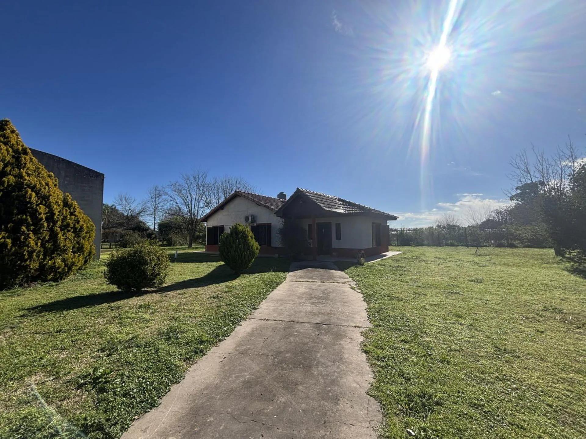 CAMPO EN VENTA EN ABASTO CON CASA Y LOCAL foto 5