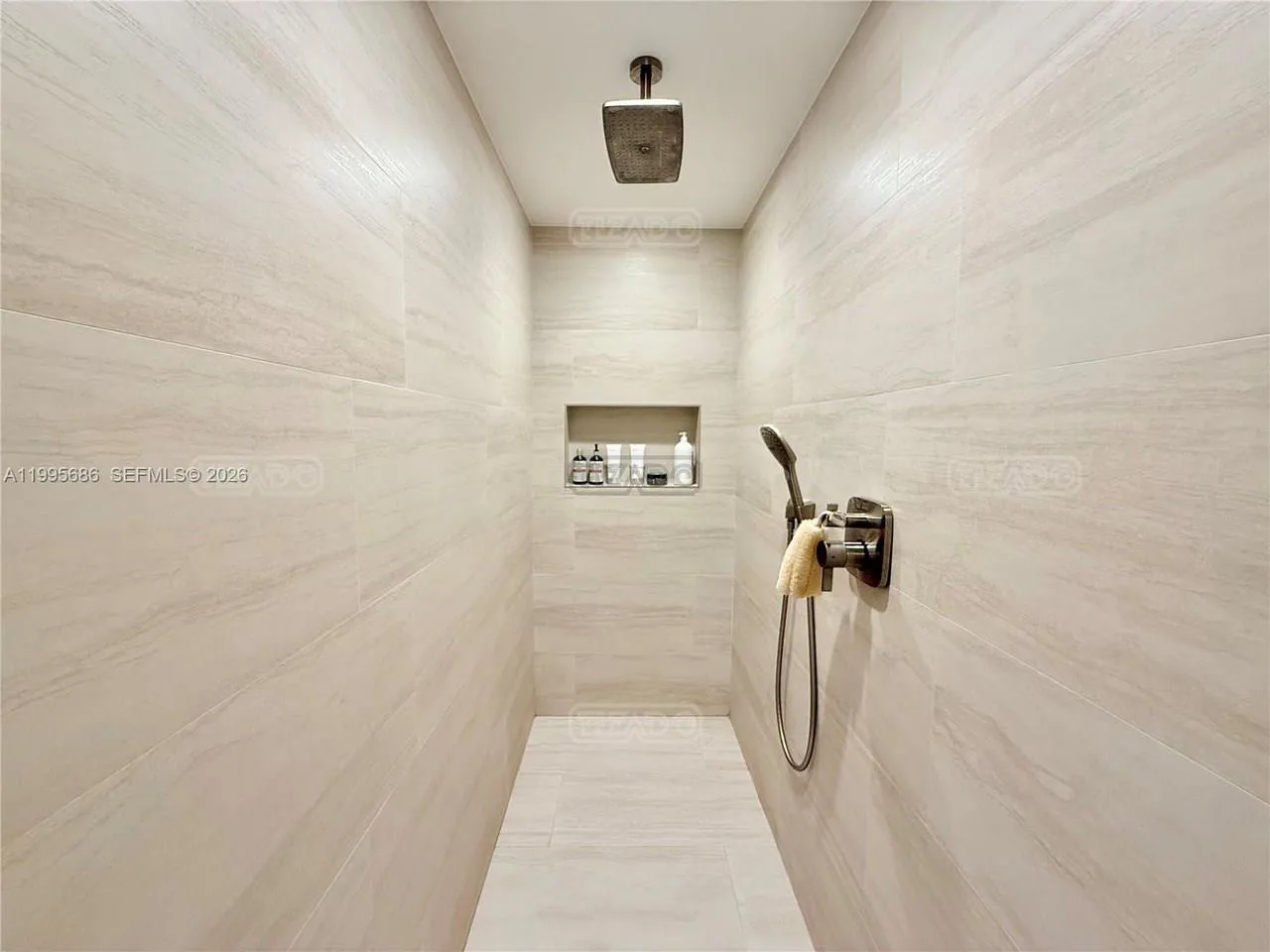 495 Brickell Ave 400 foto 5