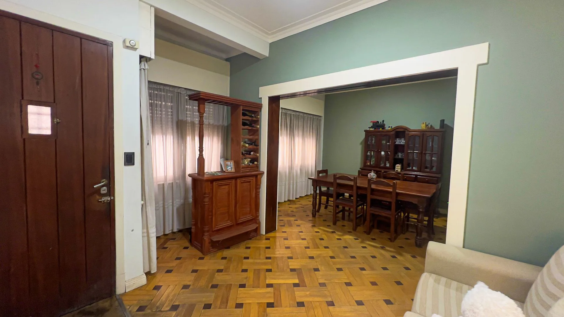 Venta Casa en PH 5 ambientes con cochera La Perla foto 2