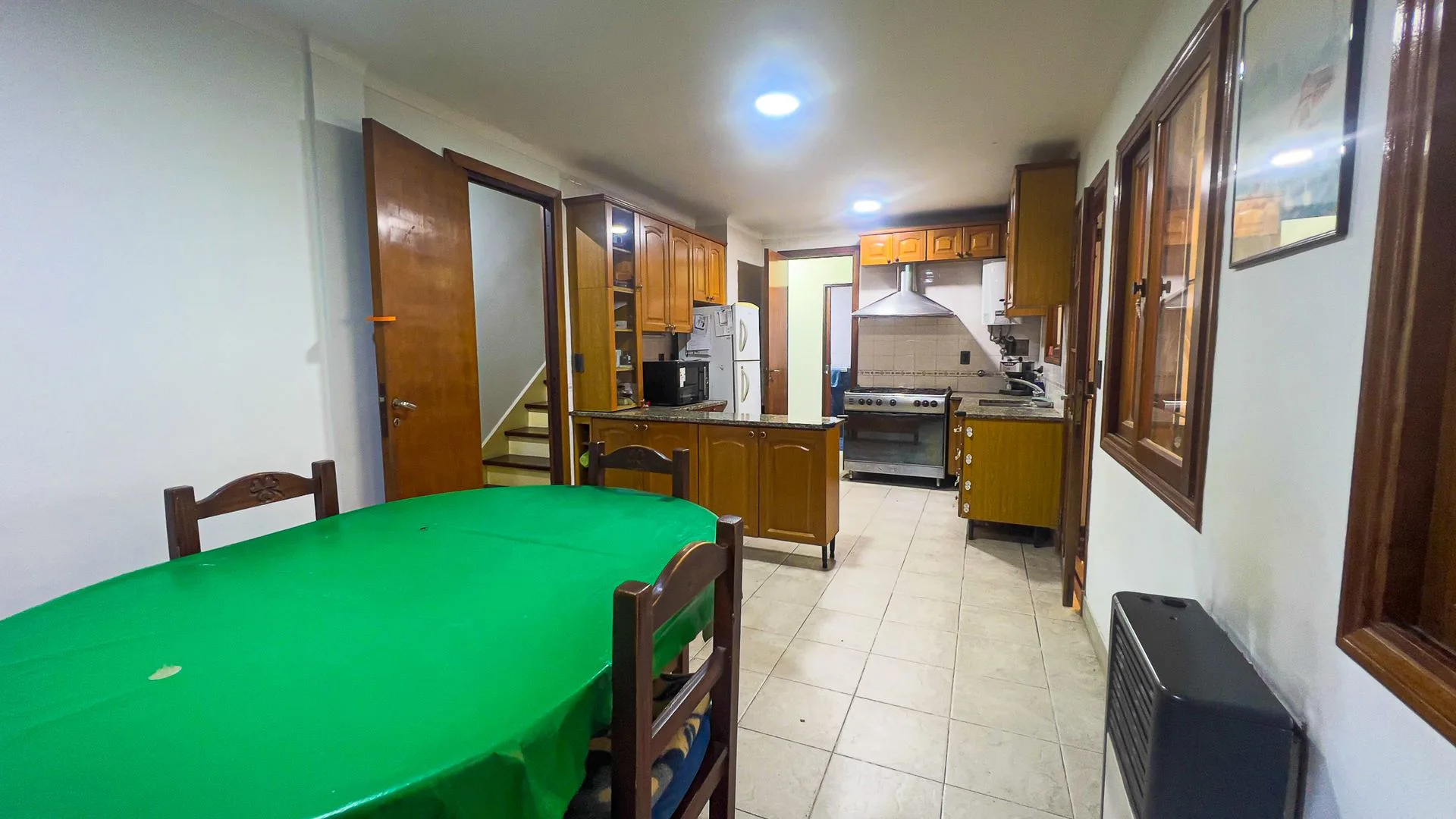 Venta Casa en PH 5 ambientes con cochera La Perla foto 3