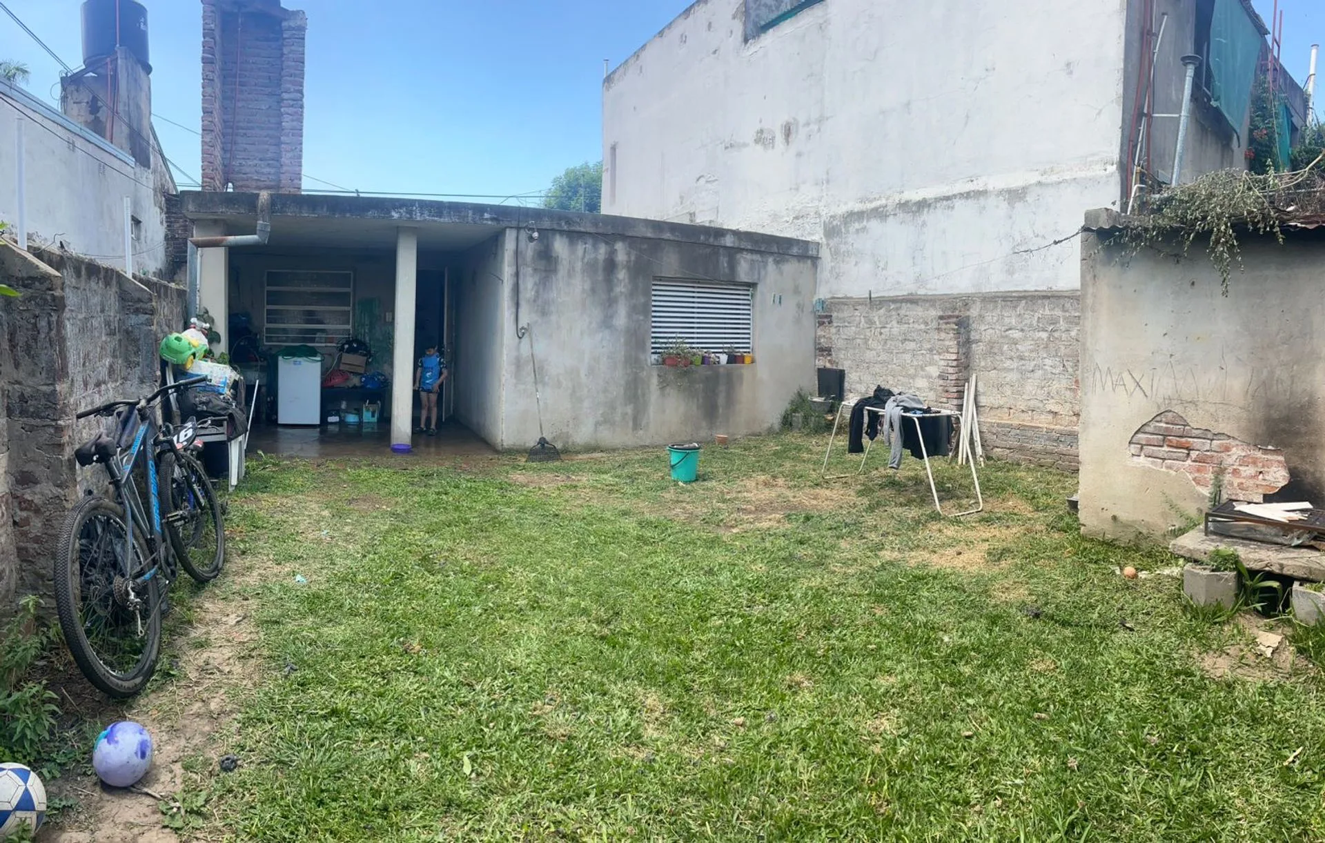 Venta. Casa dos Dorm + Patio/ Hospital Iturraspe. foto 3