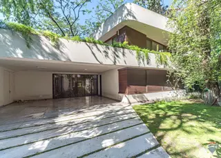 Venta casa 7 amb en Parque Leloir pileta cocheras foto 1