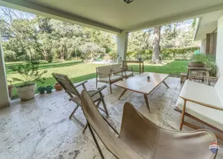 Venta casa 7 amb en Parque Leloir pileta cocheras foto 4