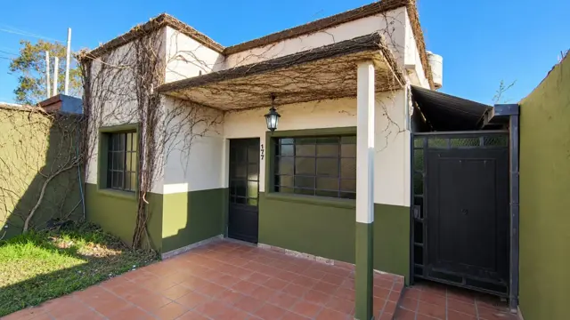 CASA EN VENTA LUIS GUILLON 2 AMB. APTA CREDITO