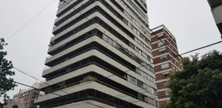 EXCELENTE PISO DE 5 AMBIENTES CON 3 COCHERAS. foto 3