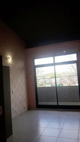 VENTA DE DEPARTAMENTO 2 AMBIENTES TIPO DÚPLEX - CON BALCÓN A LA CALLE - TRISTAN SUAREZ foto 2