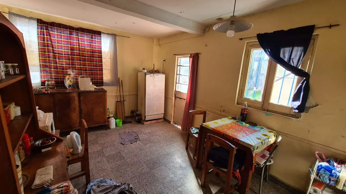 VENTA CASA LOTE PROPIO A RECICLAR VILLA LUGANO foto 4